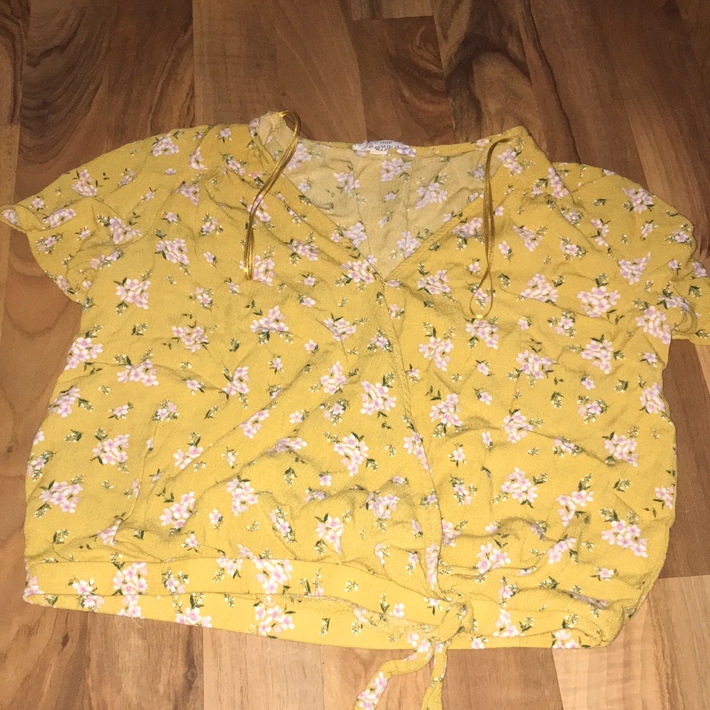 A woman’s blouse size AXS